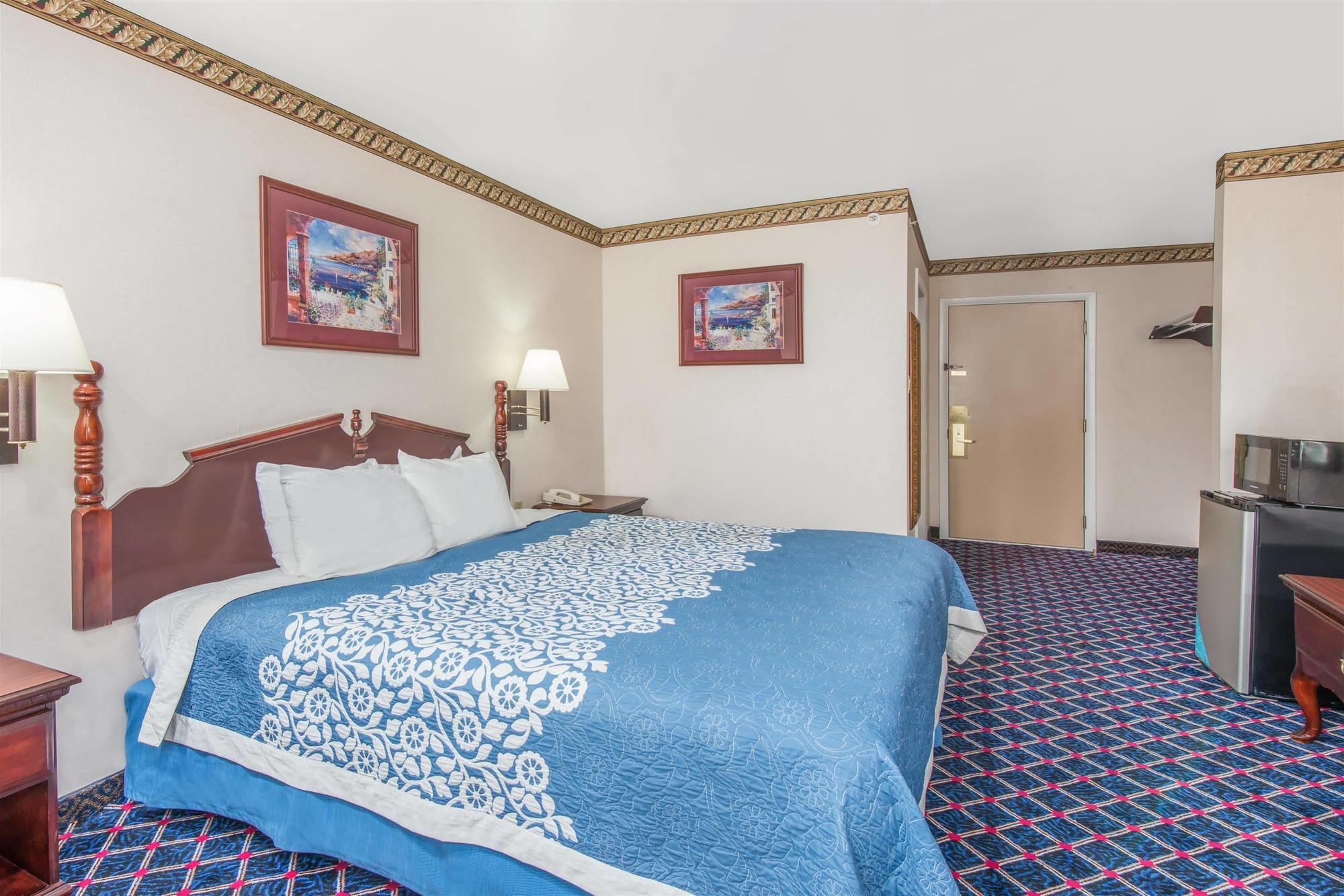 Days Inn By Wyndham Berlin Voorhees ภายนอก รูปภาพ