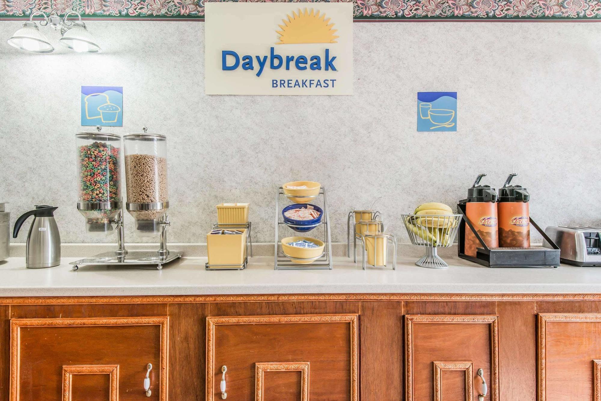 Days Inn By Wyndham Berlin Voorhees ภายนอก รูปภาพ