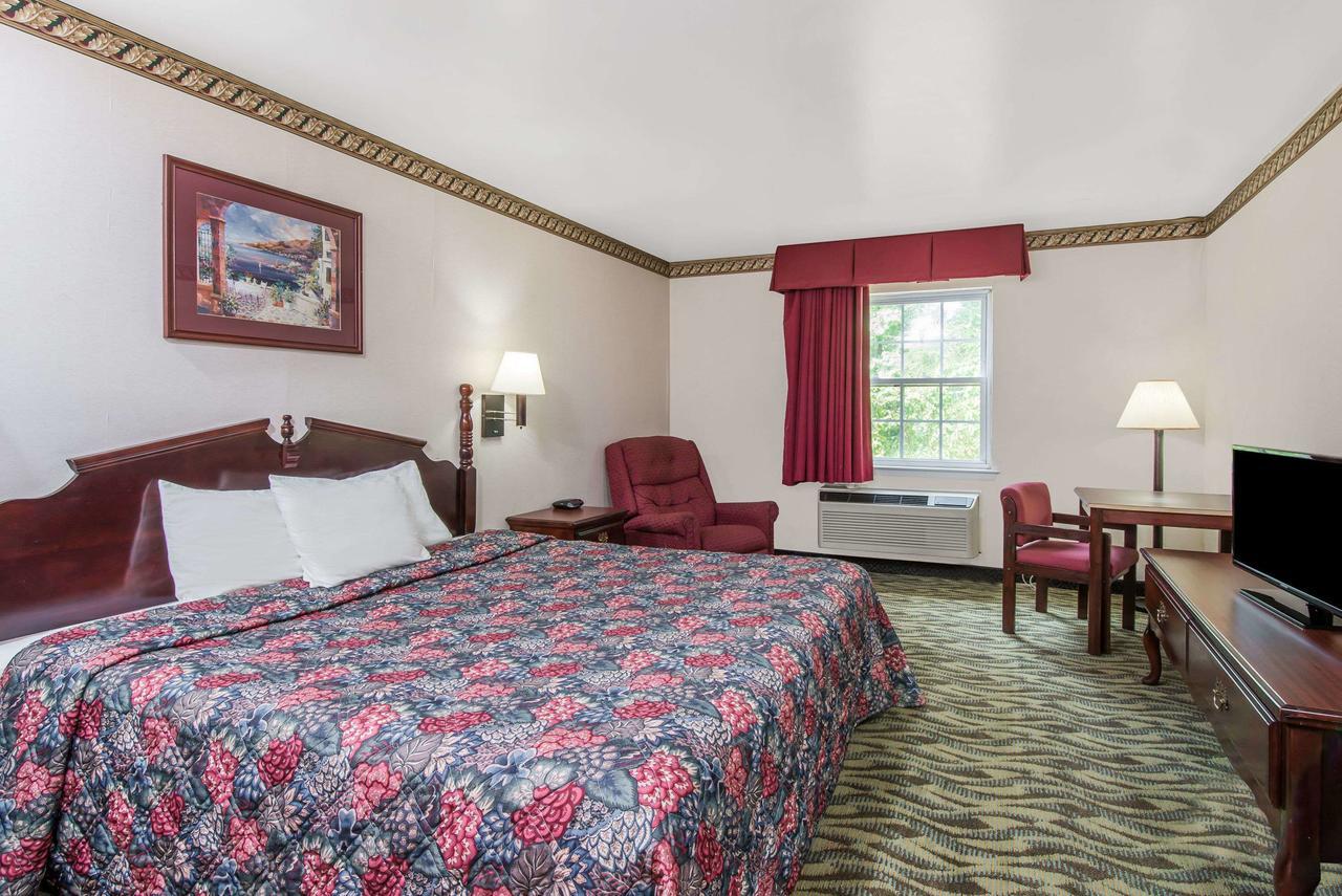 Days Inn By Wyndham Berlin Voorhees ภายนอก รูปภาพ